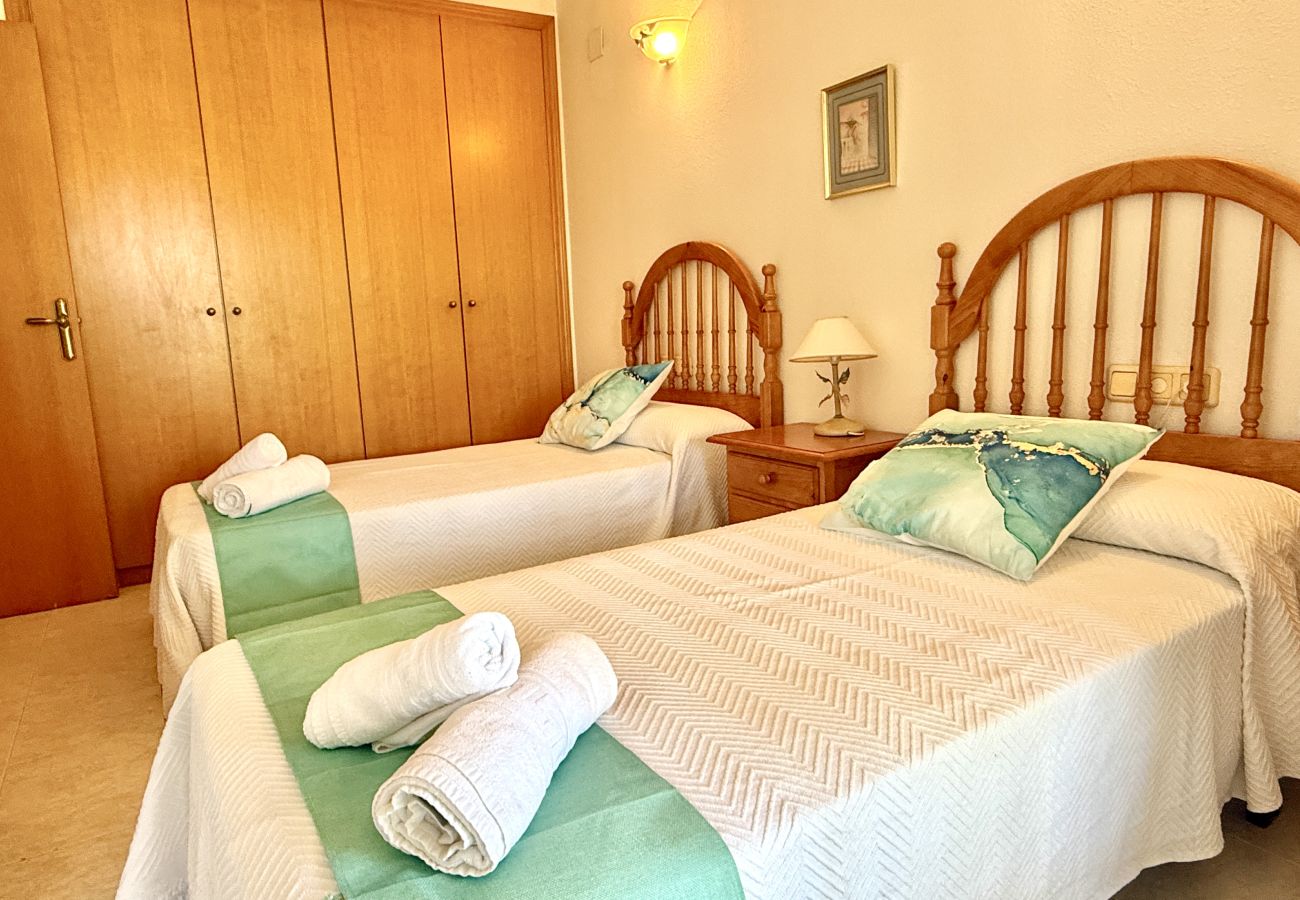 Apartamento en Peñiscola - 🌴 Apartamento con terraza a pasos de la playa y piscina comunitaria