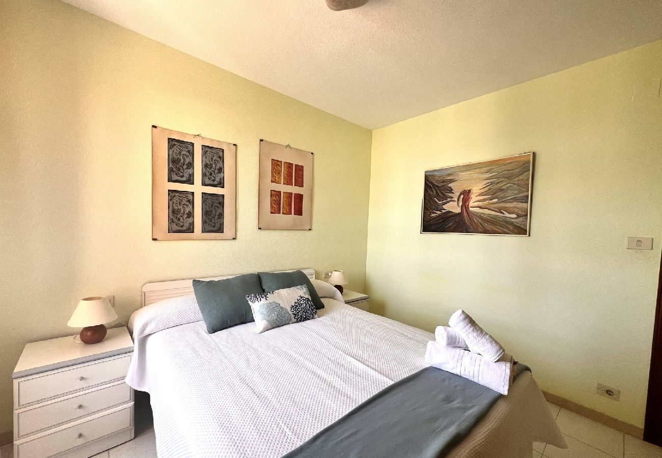 Apartment in Peñiscola - Albatros Ii – Seafront Apartment 
