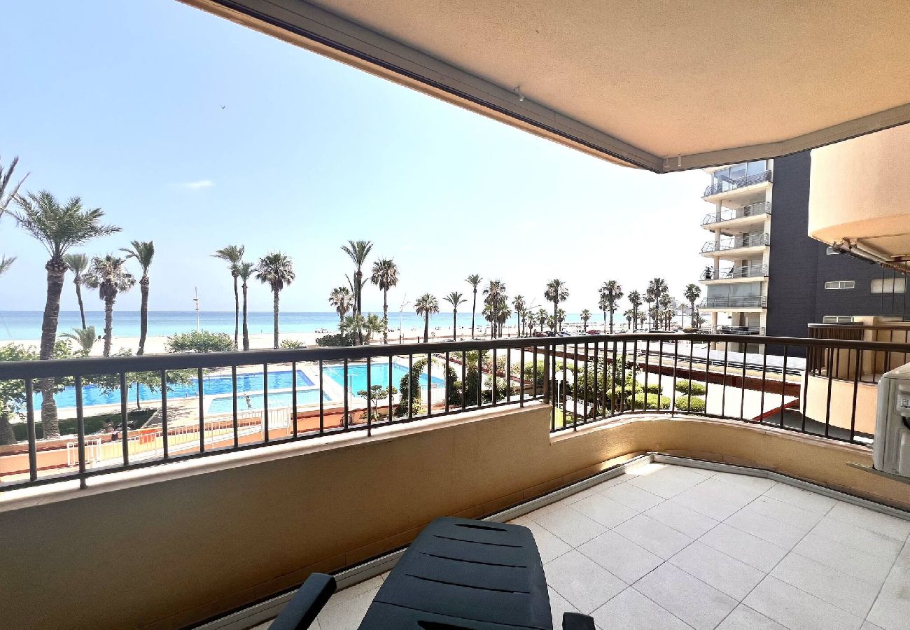 Apartment in Peñiscola - Albatros Ii – Seafront Apartment 