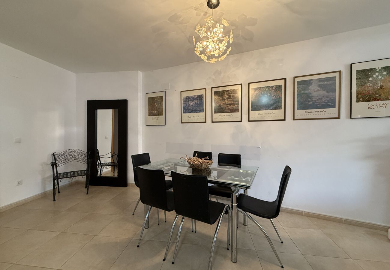 Apartment in Peñiscola - Estación Center – Spacious Apartment with Parking