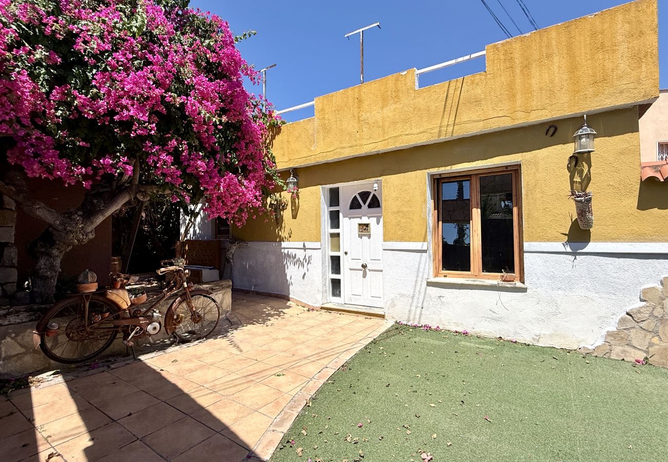 Studio in Peñiscola - Safari Loft – Private Jacuzzi & Fireplace
