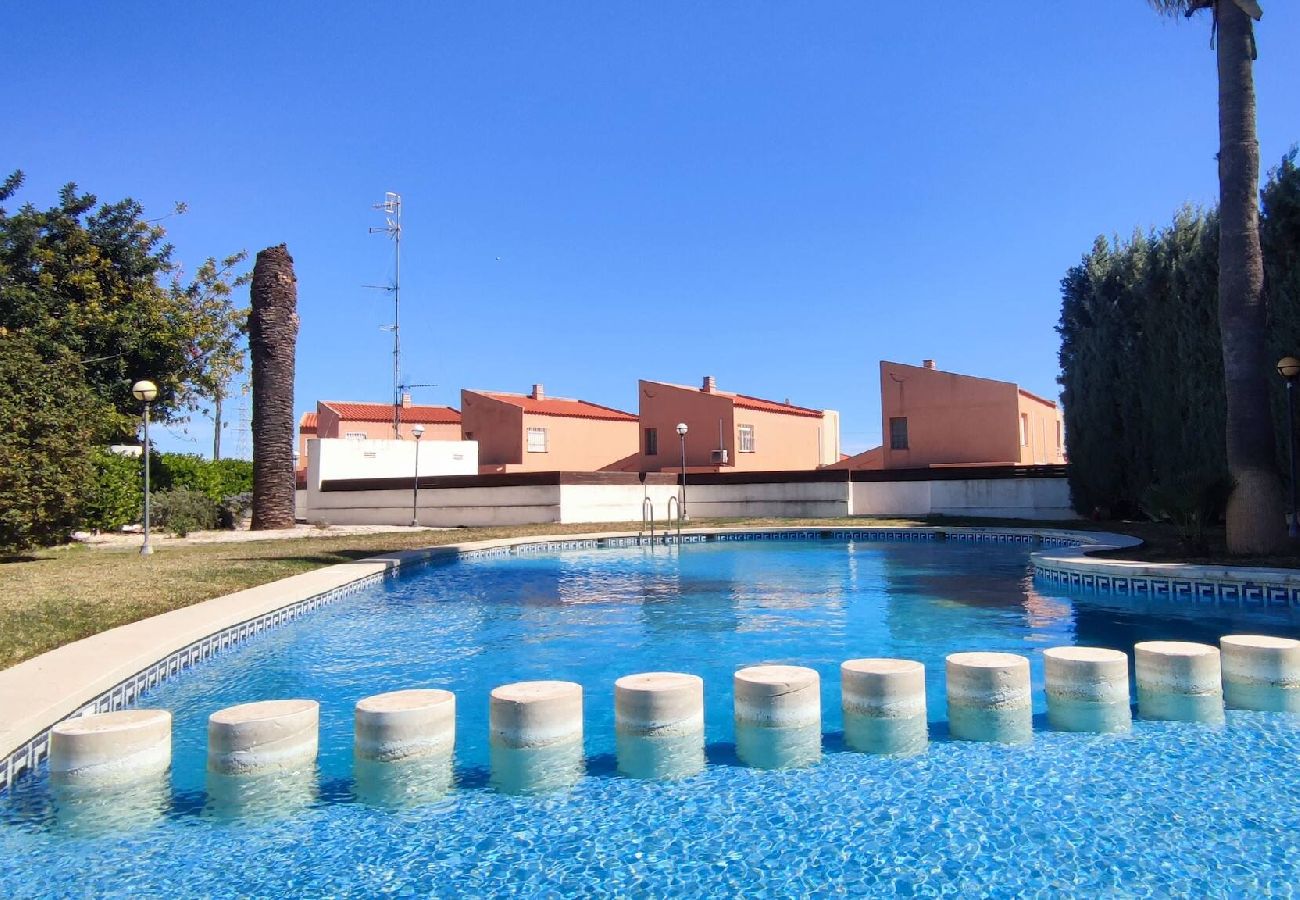 Maison mitoyenne à Peñiscola - Villa avec jardin commun et piscine 